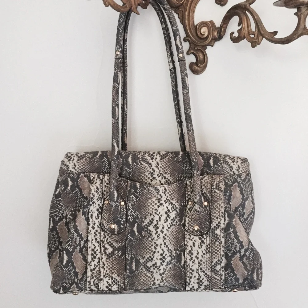 B Makowsky leather bag